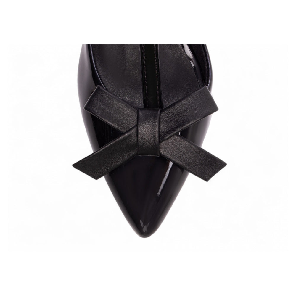 Scarpin preto tira com laço