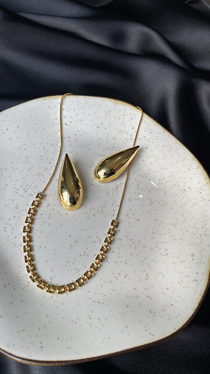 Brinco Gota Grande Banhado Em Ouro 18k