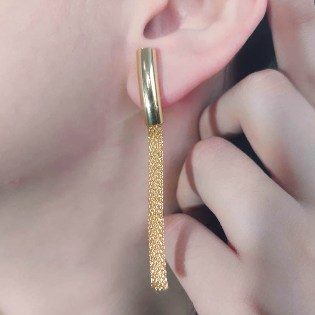 Brinco Fio Grosso Trabalhado Folheado A Ouro 18k - Casa Vitrine