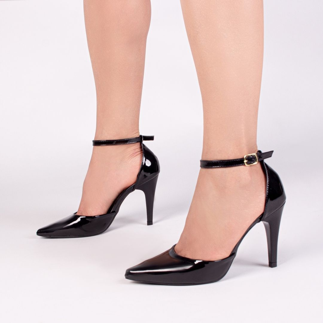 Salto Scarpin Fivela Verniz Preto