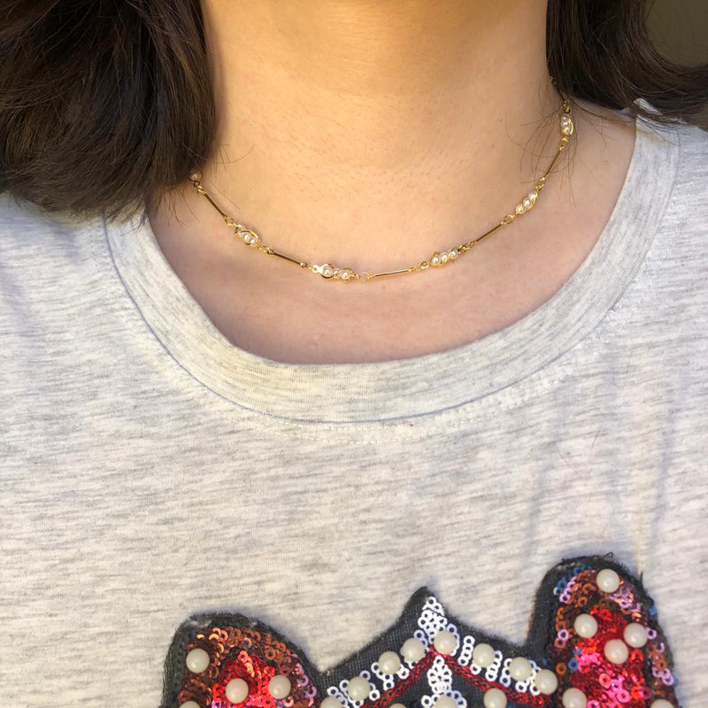 Colar Choker Com Mini Pérolas Na Corrente Banhado Em Ouro 18k - Casa Vitrine