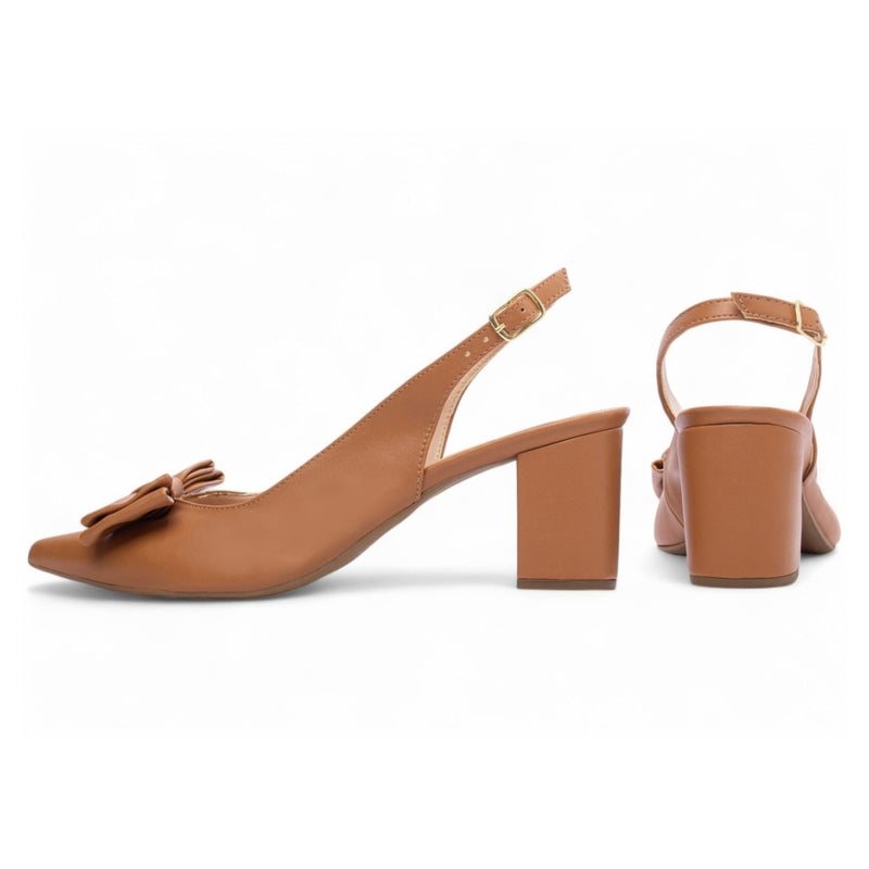 Scarpin slingback caramelo