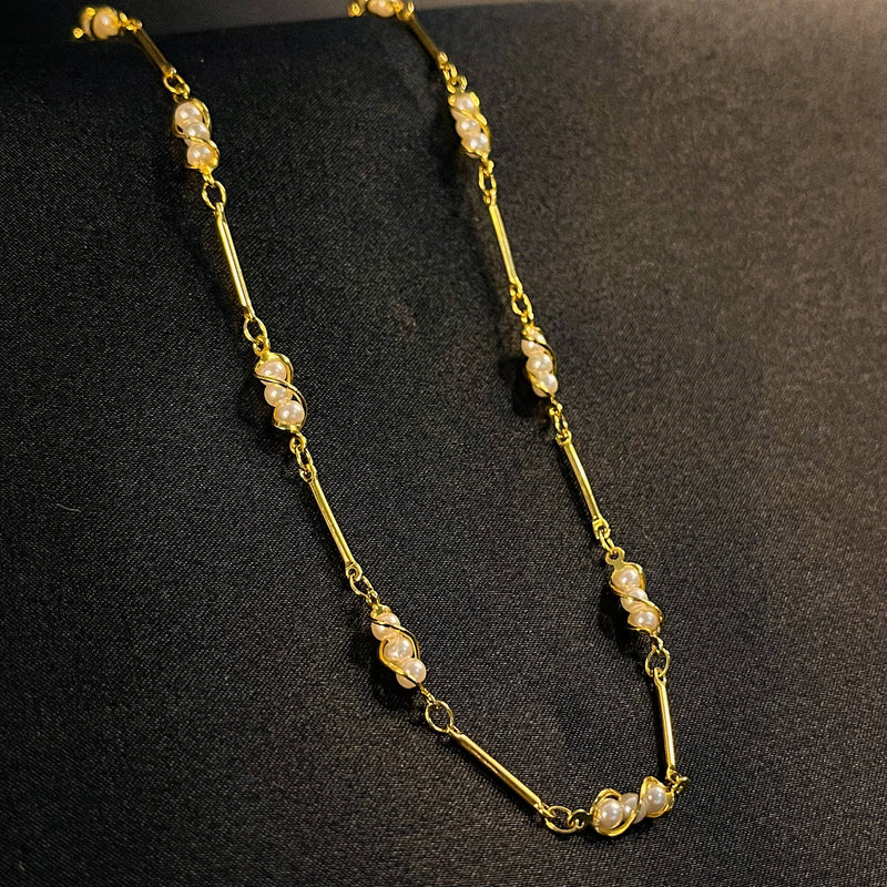 Colar Choker Com Mini Pérolas Na Corrente Banhado Em Ouro 18k - Casa Vitrine