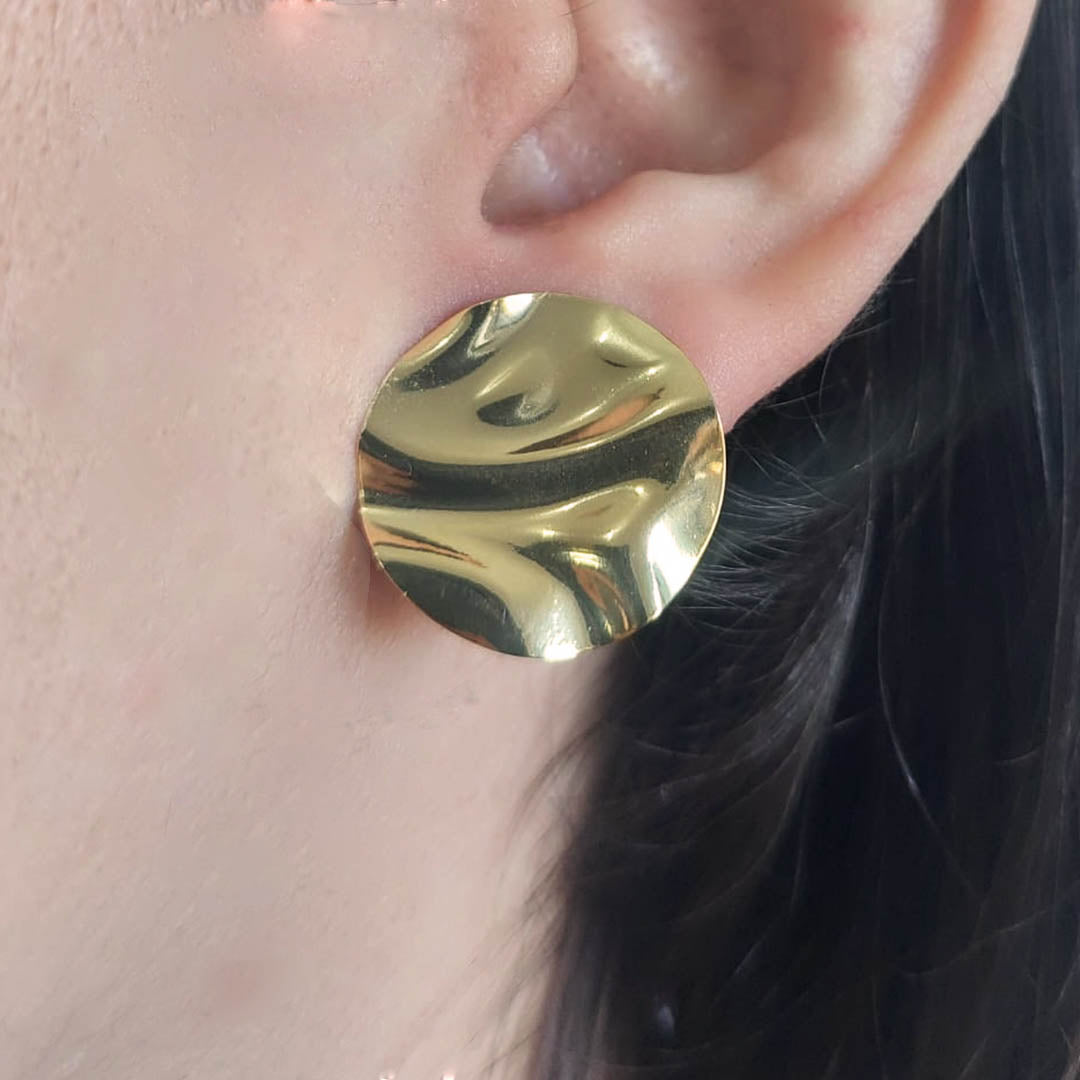 Brinco Efeito Ondulado De Circulo Folheado A Ouro 18k - Casa Vitrine